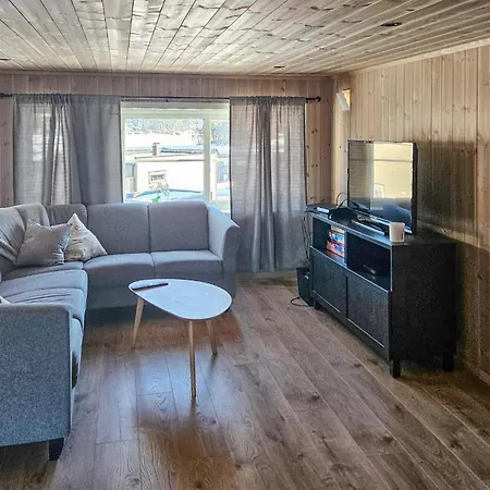 Feriehus 4 Bedroom Stunning In